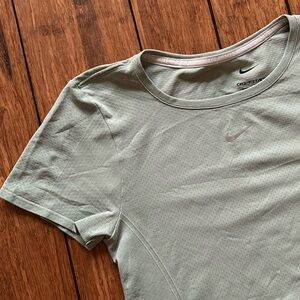 NIKE DRI-FIT TEE SAGE GREEN